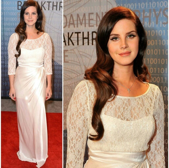 Stunning Lana Del Rey red carpet gown - Picture 3 of 7
